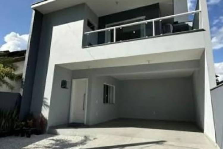 CASA  NO BAIRRO  CENTRO 